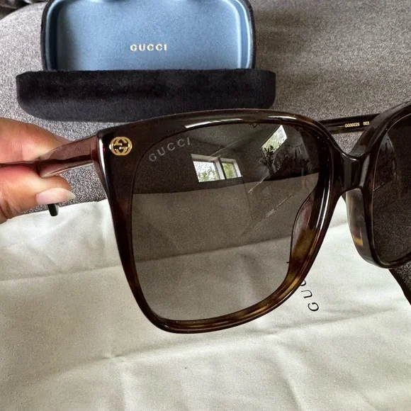 Women’s Gucci sunglasses - Picture 5 of 6